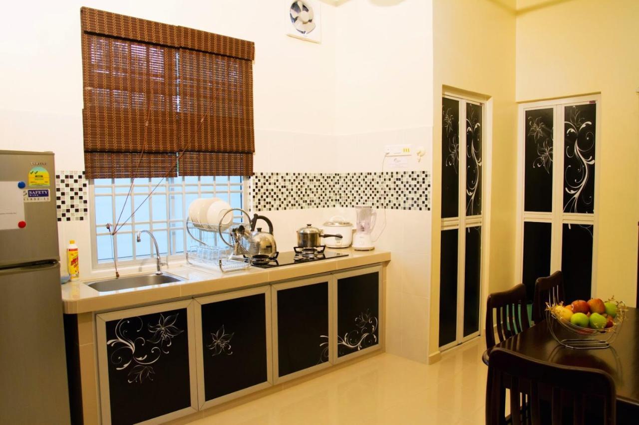 Homestay Hj Esmon Parit Raja Uthm Batu Pahat Luaran gambar