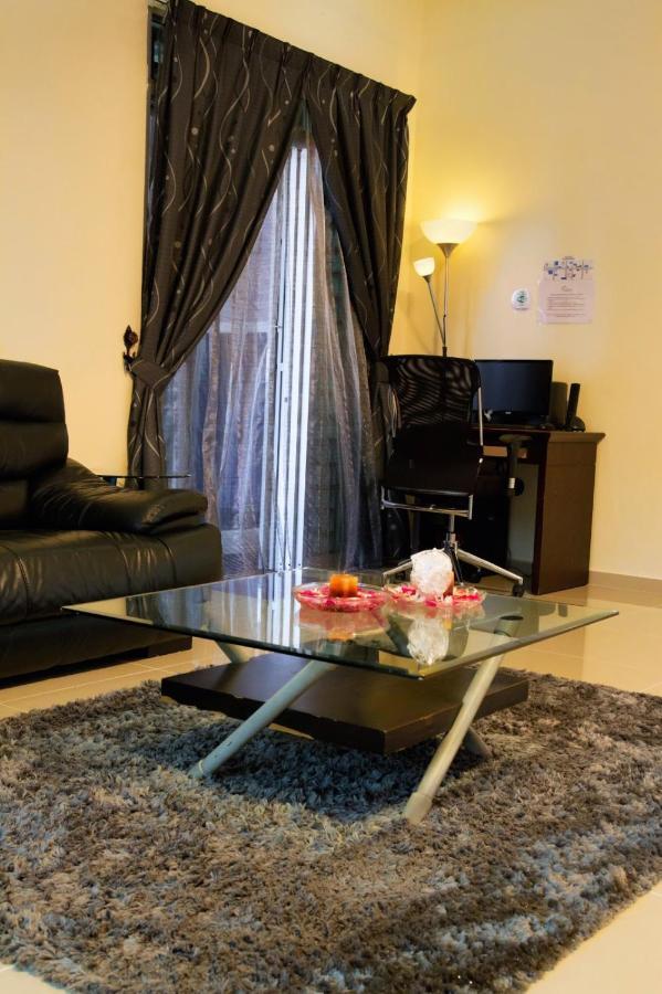 Homestay Hj Esmon Parit Raja Uthm Batu Pahat Luaran gambar